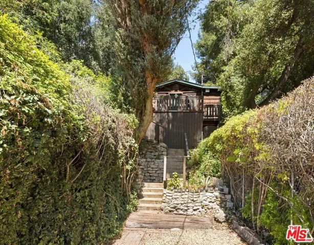 10423 Scenario Lane, Los Angeles, California 90077