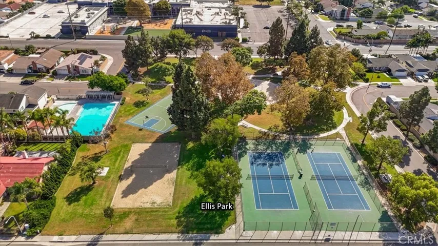 Walk over to enjoy the private great outdoor activities at Ellis Park:  Tennis, basketball, volley ball, playground and beautiful, peaceful walking paths