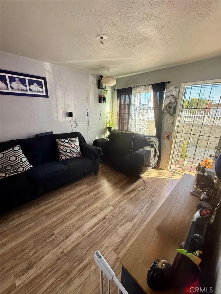 2nd unit Living room