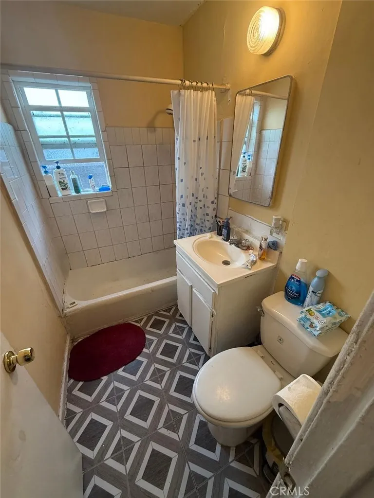 2nd unit Bathroom