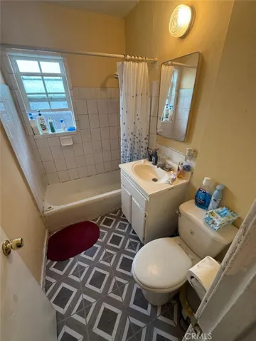 2nd unit Bathroom