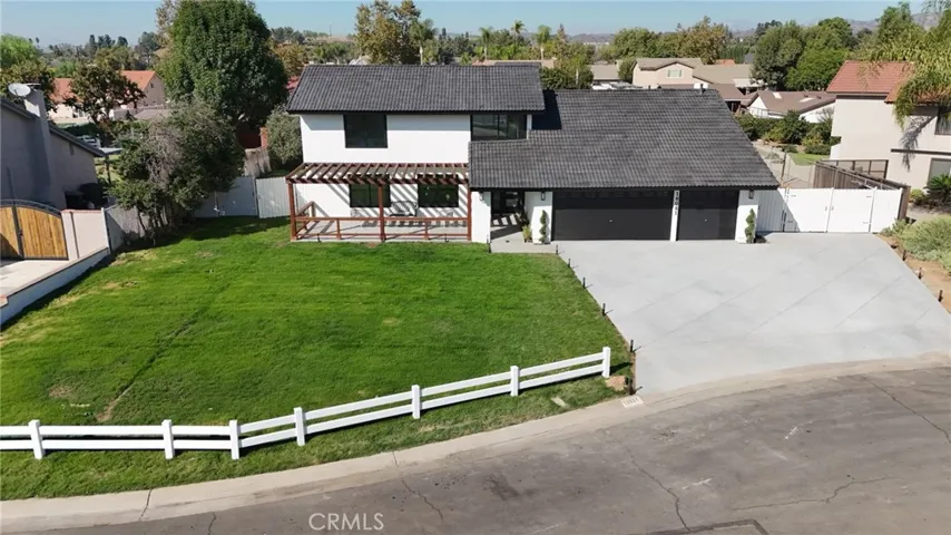 Massive front yard with new driveway