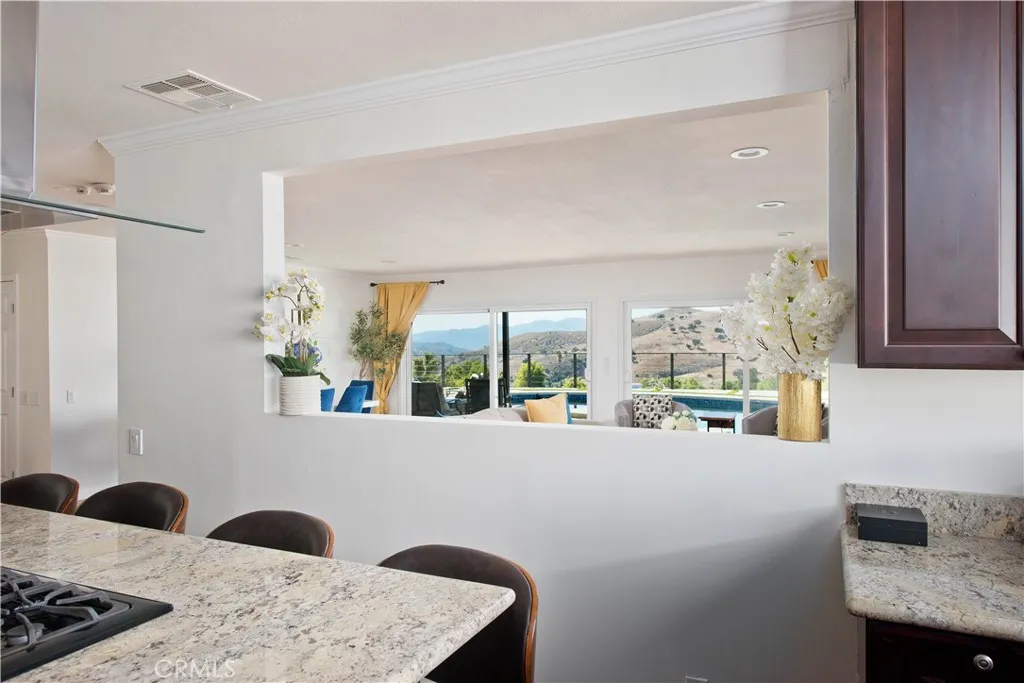 5849 Belbert Circle, Calabasas, California 91302 home-pic-6