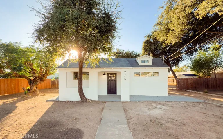 956 Avenue B, Calimesa, California 92320