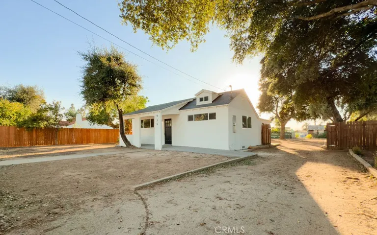 956 Avenue B, Calimesa, California 92320