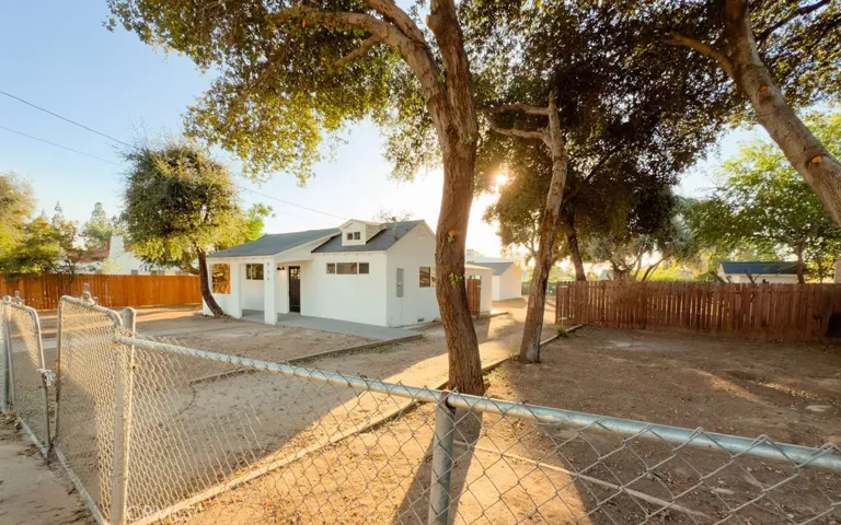 956 Avenue B, Calimesa, California 92320