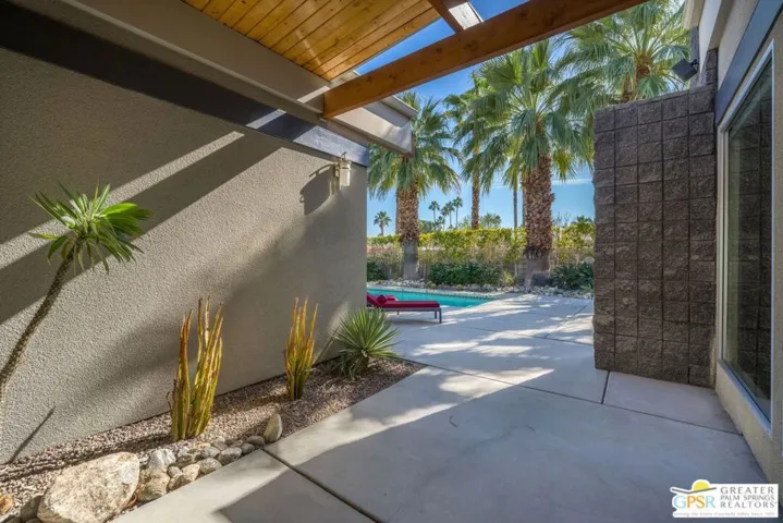 1701 Royal Palm Court, Palm Springs, California 92262