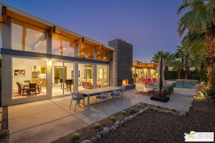 1701 Royal Palm Court, Palm Springs, California 92262