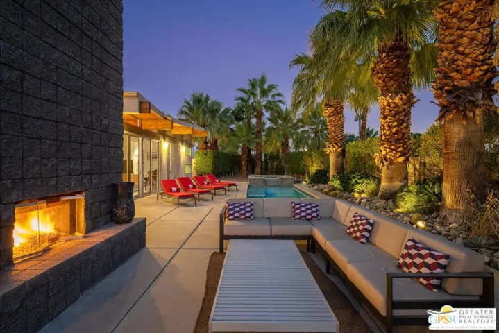 1701 Royal Palm Court, Palm Springs, California 92262