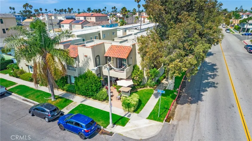 325 12th Street, Huntington Beach, California 92648