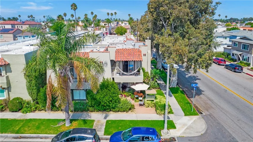 325 12th Street, Huntington Beach, California 92648