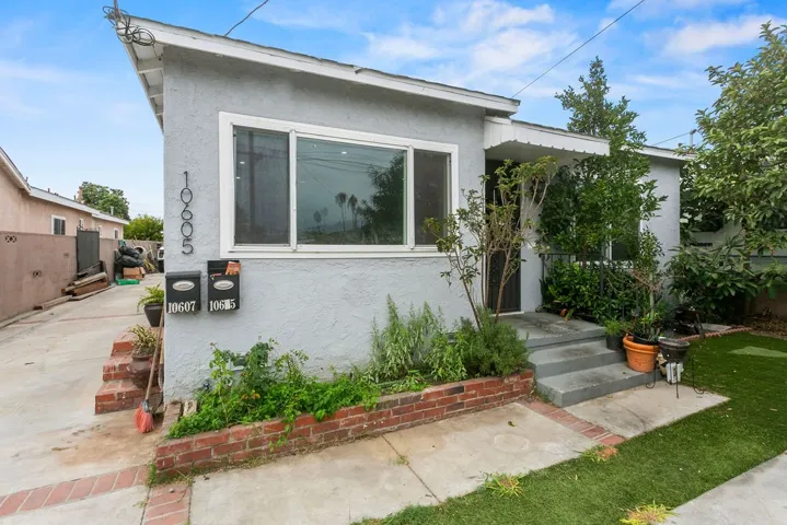 10605 S Burl Avenue, Inglewood, California 90304