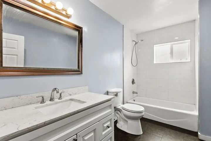 10605 S Burl Avenue, Inglewood, California 90304
