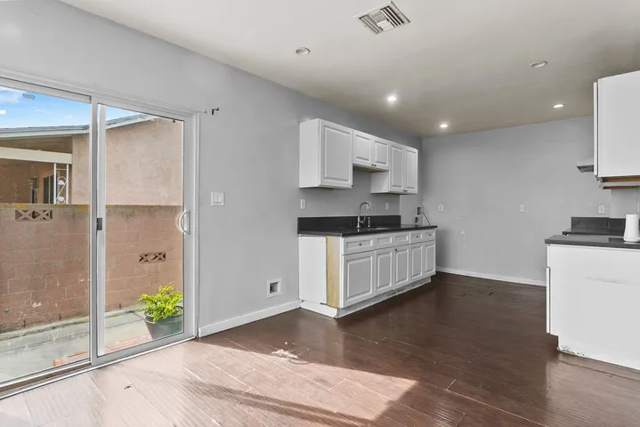 10605 S Burl Avenue, Inglewood, California 90304