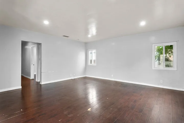 10605 S Burl Avenue, Inglewood, California 90304