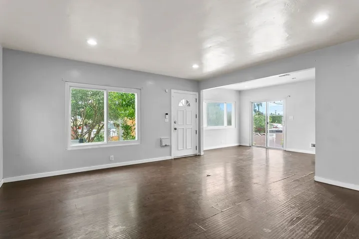 10605 S Burl Avenue, Inglewood, California 90304