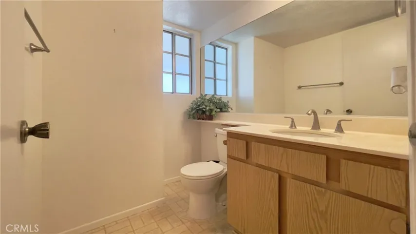 DOWN STAIRS HALF HALLWAY BATH .