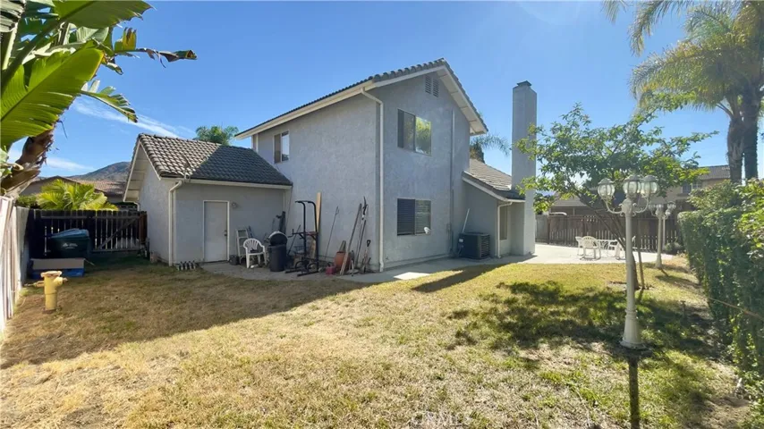 VERY GOOD SIZE PRIVATE BACK YARD TO ENJOY THE FAMILY PARTIES .