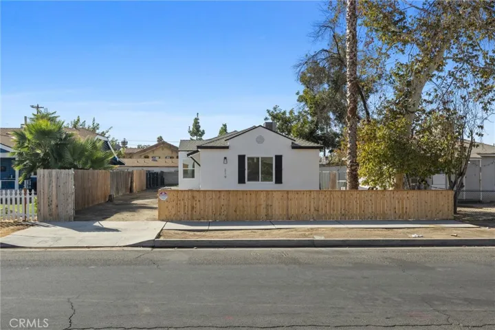 219 8th Street, Bakersfield, California 93304