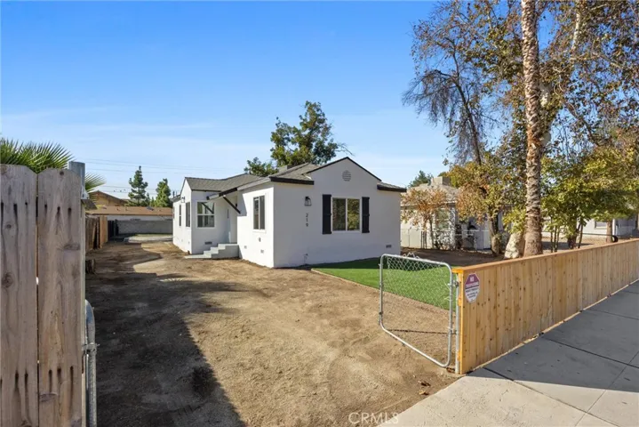 219 8th Street, Bakersfield, California 93304