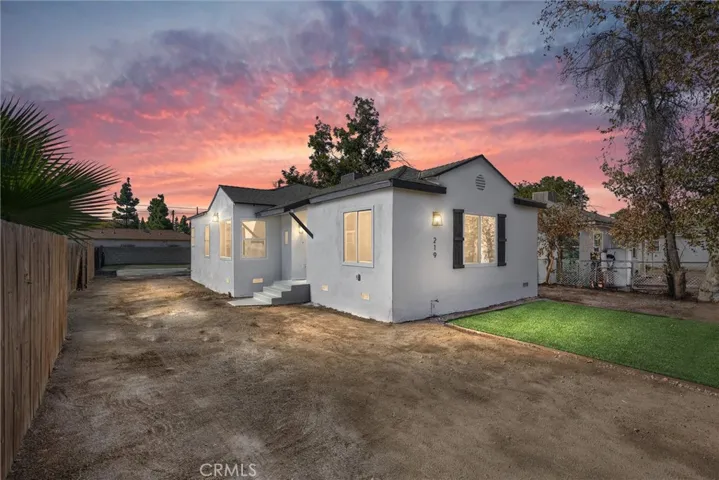 219 8th Street, Bakersfield, California 93304