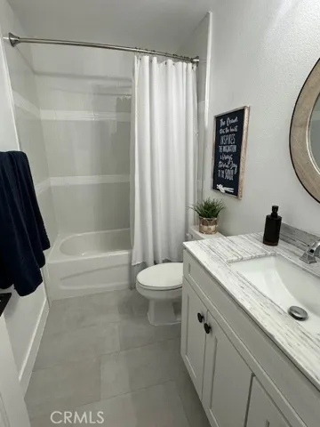 Upstairs hall bathroom
