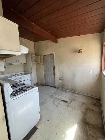 1035 S 39th Street, San Diego, California 92113