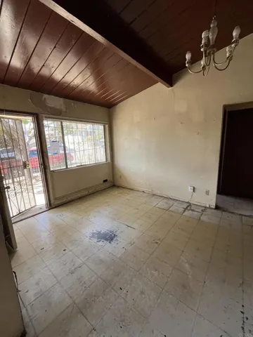 1035 S 39th Street, San Diego, California 92113