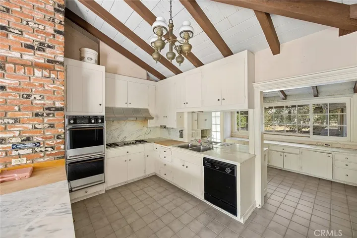 1128 N Crestview Drive, Fullerton, California 92833