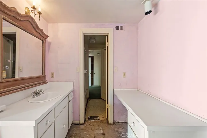 1128 N Crestview Drive, Fullerton, California 92833