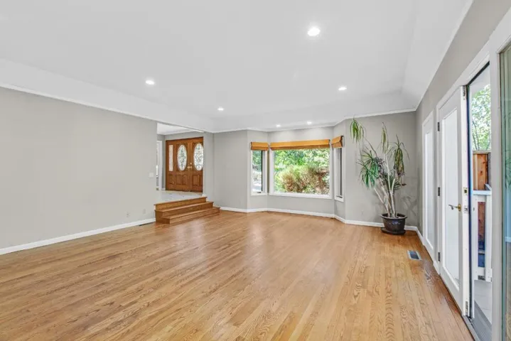 15214 Bellecourt, Saratoga, California 95070
