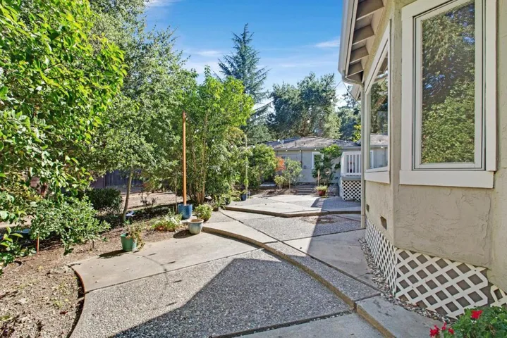 15214 Bellecourt, Saratoga, California 95070