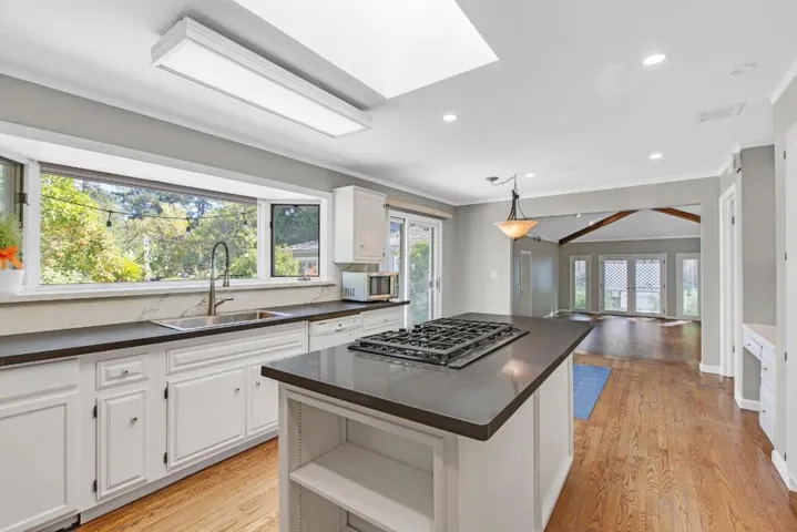 15214 Bellecourt, Saratoga, California 95070
