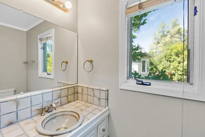 15214 Bellecourt, Saratoga, California 95070