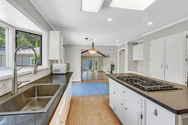 15214 Bellecourt, Saratoga, California 95070