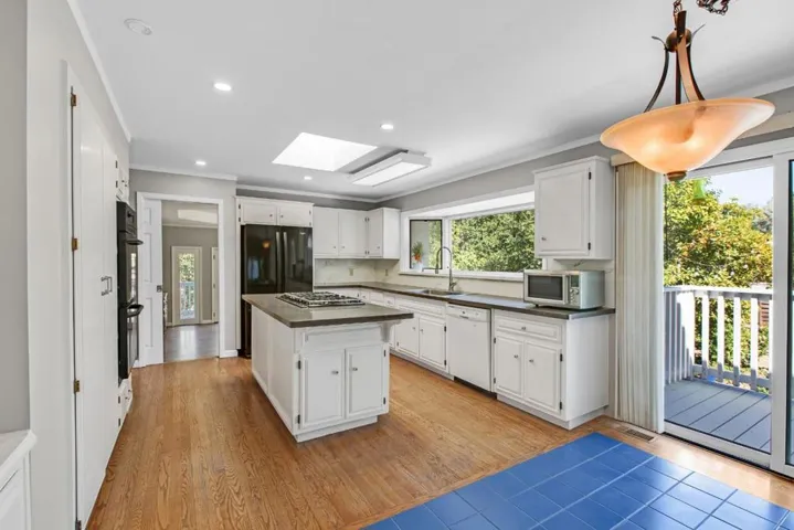 15214 Bellecourt, Saratoga, California 95070