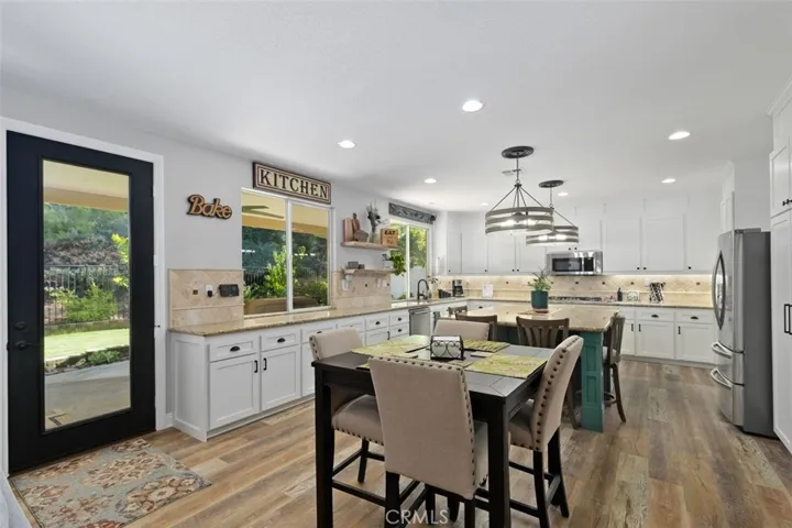Eat in area between kitchen and family room.