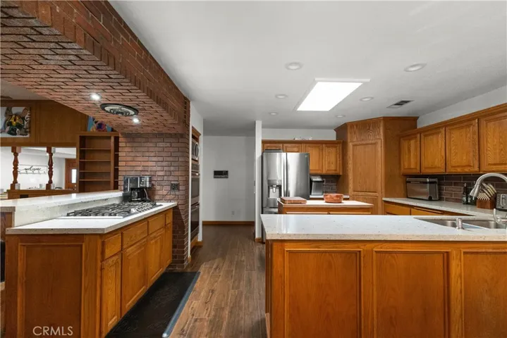 15901 Acoma Road, Apple Valley, California 92307