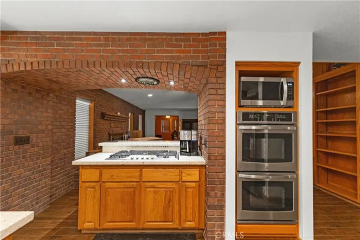 15901 Acoma Road, Apple Valley, California 92307