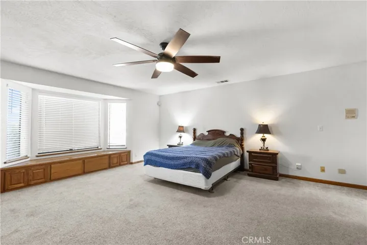 15901 Acoma Road, Apple Valley, California 92307
