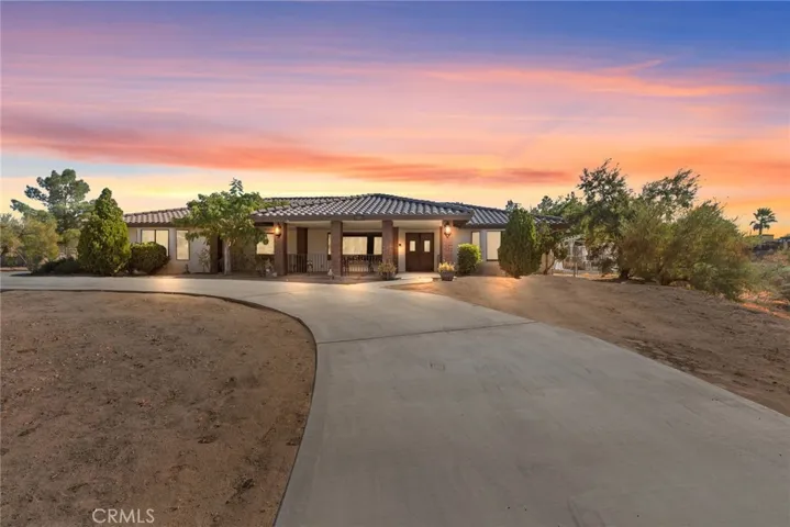 15901 Acoma Road, Apple Valley, California 92307