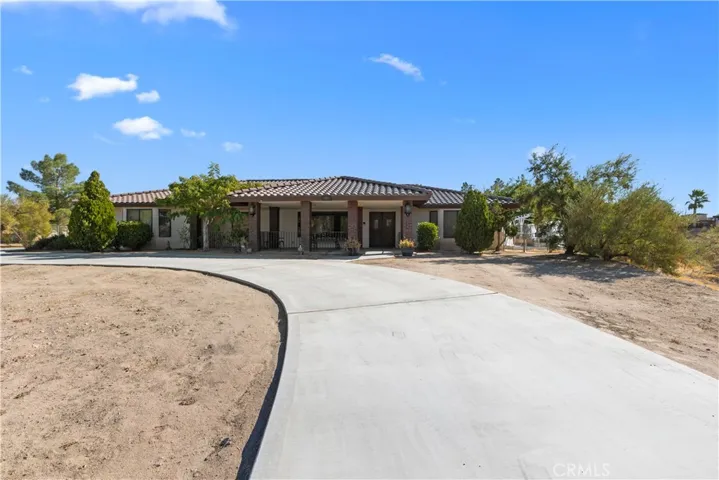 15901 Acoma Road, Apple Valley, California 92307