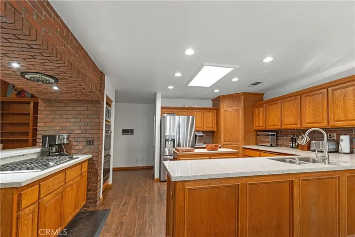 15901 Acoma Road, Apple Valley, California 92307