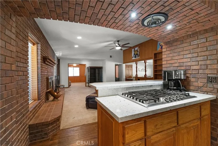 15901 Acoma Road, Apple Valley, California 92307
