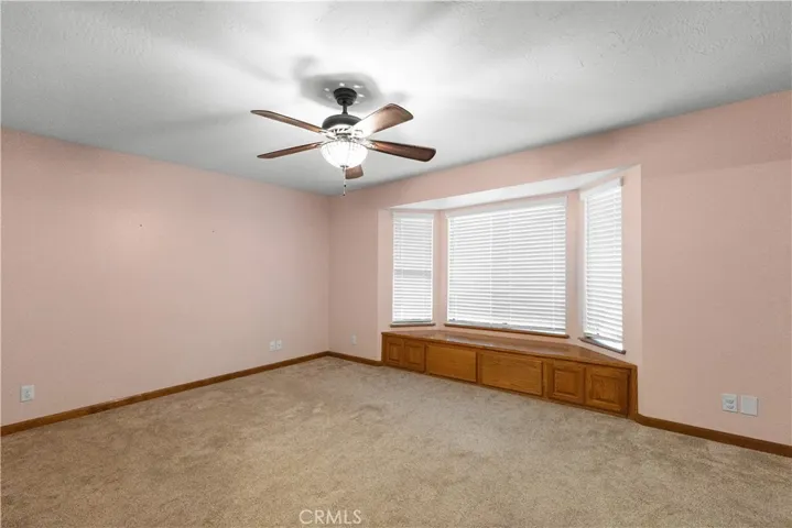 15901 Acoma Road, Apple Valley, California 92307