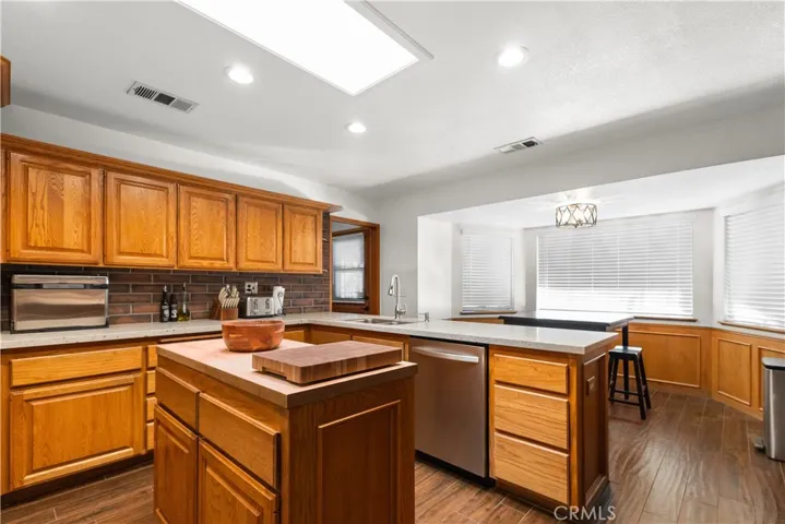 15901 Acoma Road, Apple Valley, California 92307