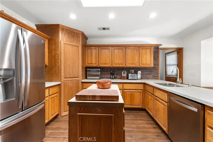 15901 Acoma Road, Apple Valley, California 92307