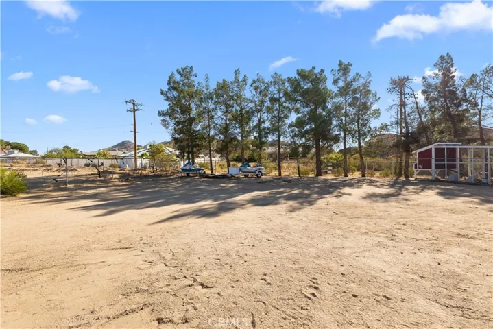 15901 Acoma Road, Apple Valley, California 92307