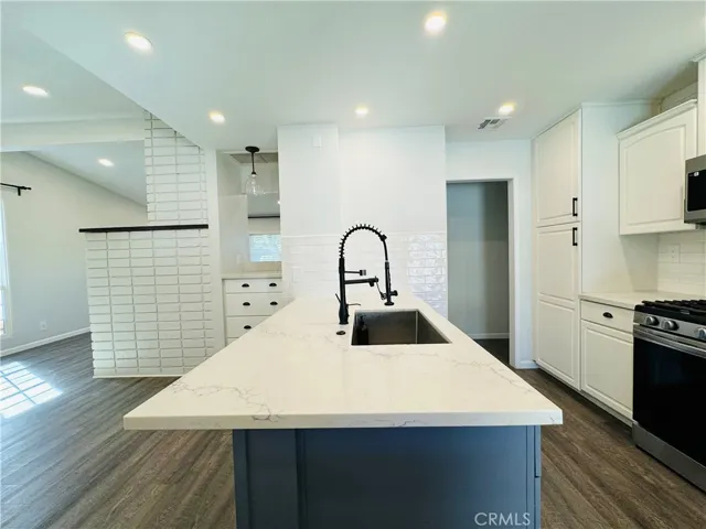 7320 Mclaren Avenue, West Hills, California 91307