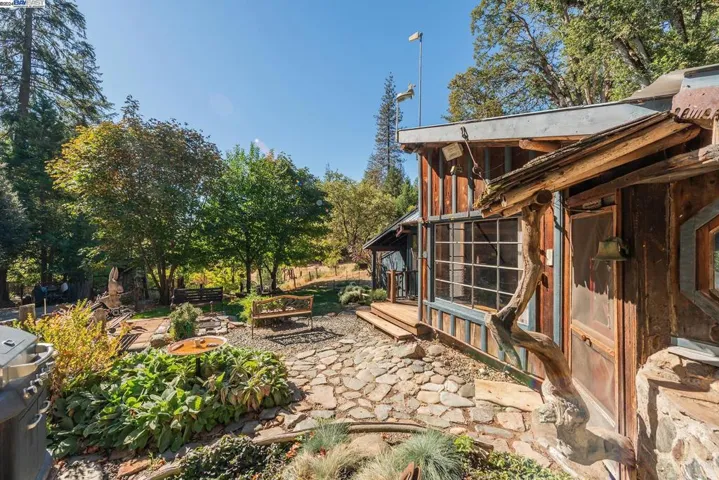 751 Mule Gulch Road, Douglas City, California 96024